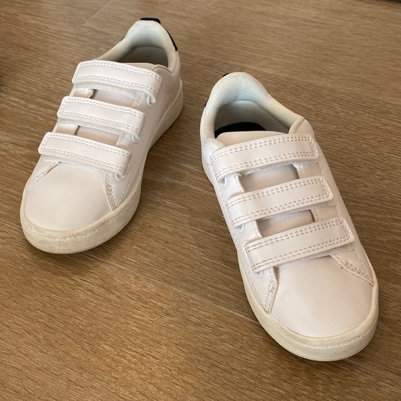 H & M white sneakers with 3 Velcro straps, size 11.5 - Picture 2 of 7